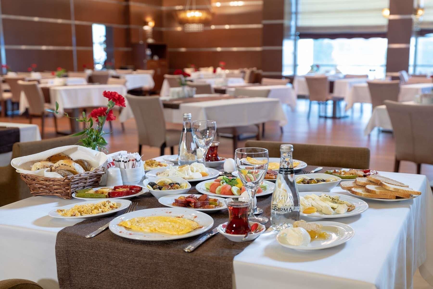 รามาดา พลาซา บาย วินด์แฮม คาห์รามันมาราส Hotel คาห์รามานมารัส ภายนอก รูปภาพ
